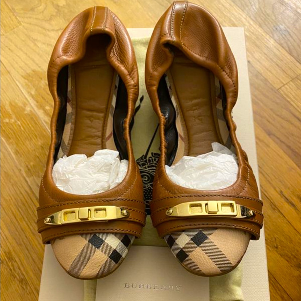 Burberry ballerina flats size 8us
